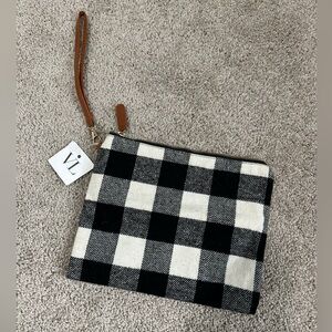 NWT Vinnie Louise Black and White Checkered Wristlet